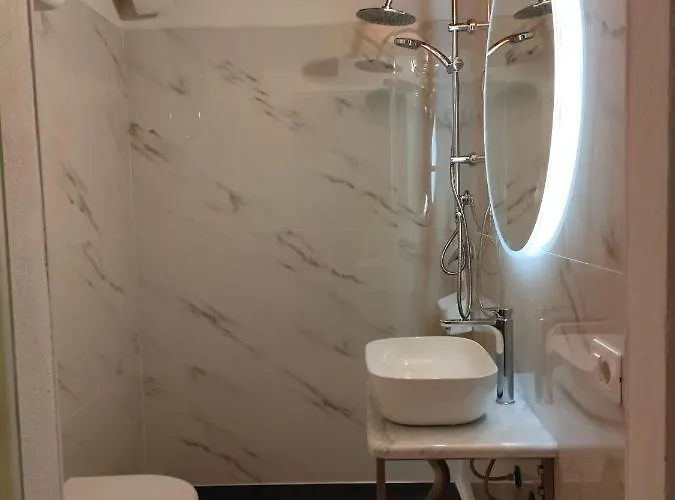 招待所 Sant Efisio Host 3*