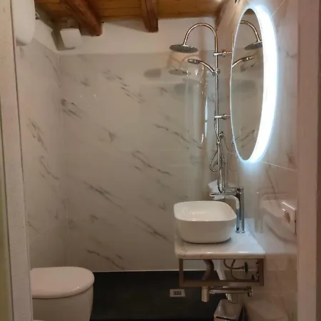 בית הארחה Sant Efisio Host 3*